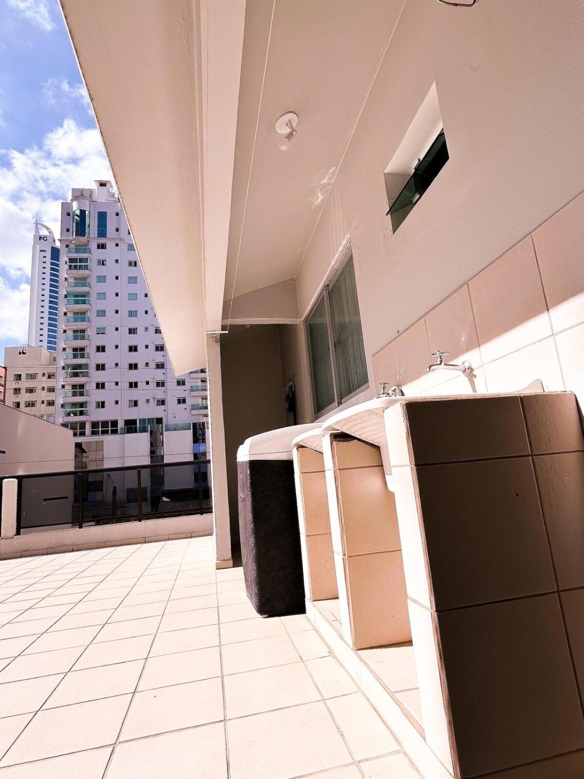 Apartamento Terraco Av Brasil A 200mts Do Mar *